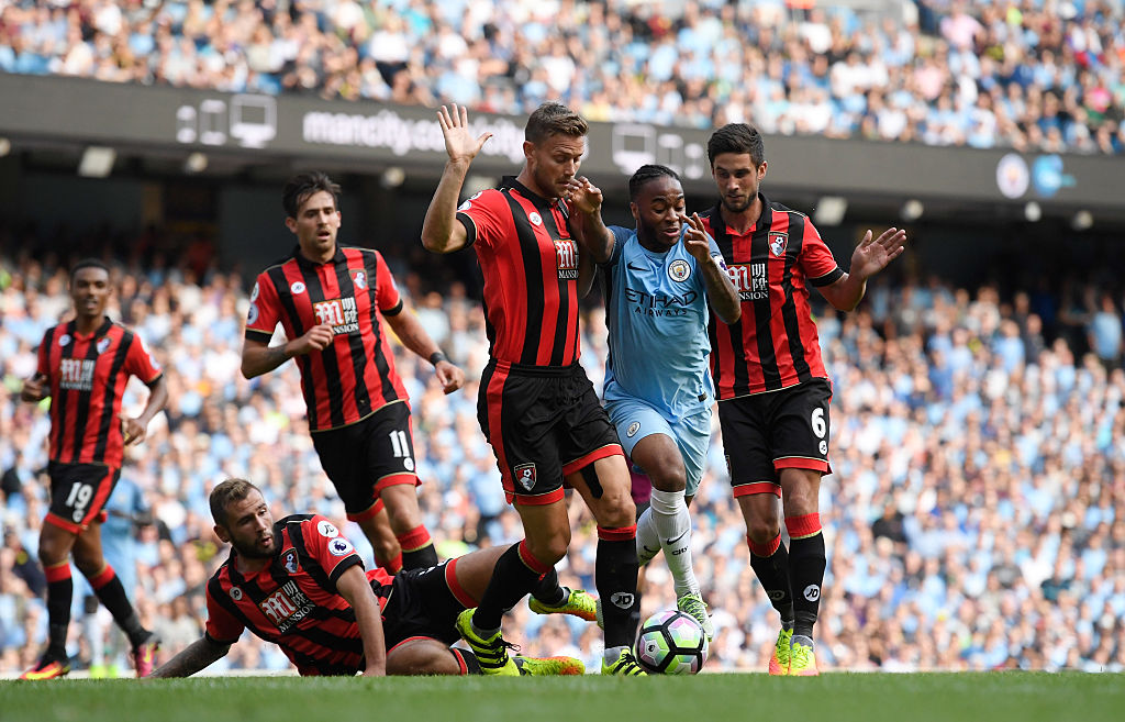 早报：上海双雄末轮争冠？这集我看过……（晨报：沪上双雄决战末轮争冠？熟悉的剧情又上演）