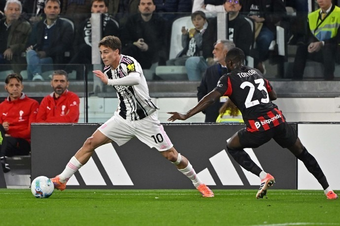 舍甫琴科：AC米兰本赛季有能力问鼎意甲，莱奥还有提升空间（舍甫琴科看好AC米兰问鼎本季意甲：莱奥仍有进步空间）