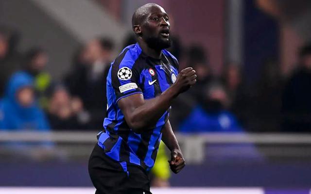 解析国米中场名将，球迷怒斥到莱万为他点赞，双刃剑用好能成惊喜（国米中场名将深度解读：从遭球迷怒喷到获莱万点赞，善用这把双刃剑或带来惊喜）