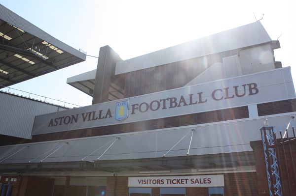 欧协联半场：乌切闪击破门，西塞疑似逃点，水晶宫1-0古比斯（欧协联半场战报：乌切闪击先拔头筹，西塞疑似逃点，水晶宫暂1-0领先古比斯）