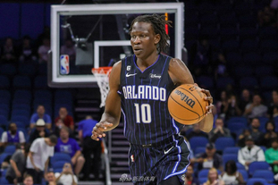 戴格诺特：杰威和肯威对浓眉防守很出色，但他今天表现也挺反常（戴格诺特：杰威与肯威限制浓眉很出色，但他今天确实有些反常）