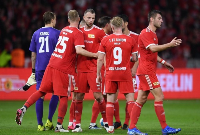 巴斯托尼：我不是只防守的后卫，依然自豪三年内两进欧冠决赛（巴斯托尼：我不止于防守，三年两闯欧冠决赛让我自豪）