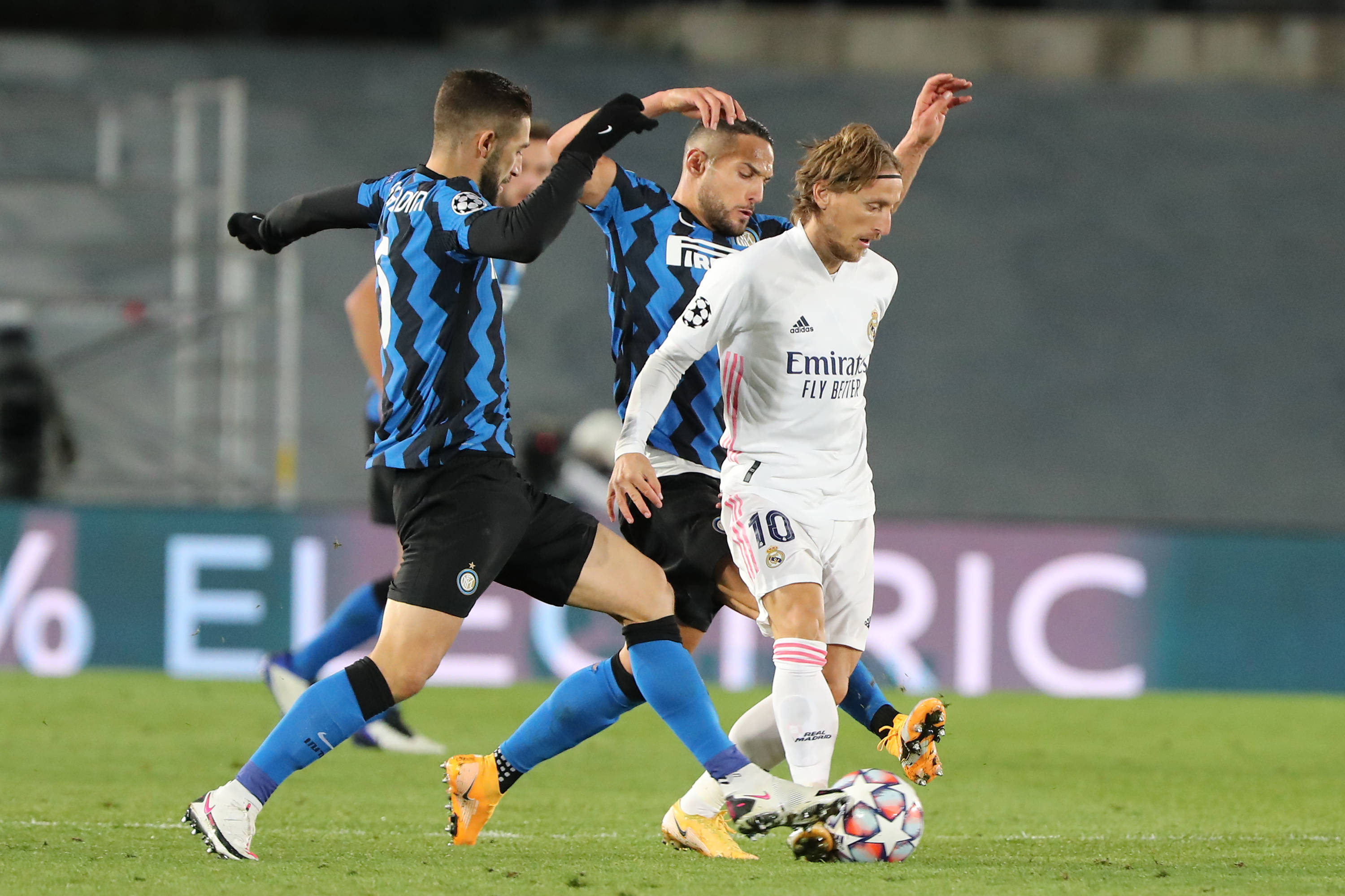 德甲官博祝贺邵佳一：期待邵佳一带领中国国家队走向更高舞台（德甲官微致贺邵佳一：期待其率国足迈向更高舞台）