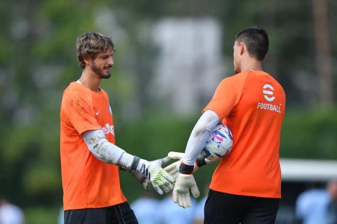 C罗：曼联的复兴必须要指望一群聪明人，就像多年前一样（C罗：曼联想重回巅峰，必须倚仗一群聪明人，如同当年）