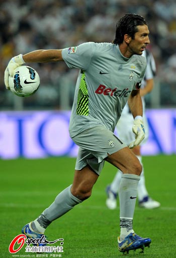 14扣12中！女排世俱杯朱婷彻底爆发，最不可思议一球诞生了（朱婷世俱杯火力全开：14扣12中，不可思议神球上演）