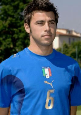 媒体人：戴琳对母亲经常辱骂，母亲借钱&打工帮戴琳还债（媒体人称戴琳常对母亲出言辱骂，母亲为替其还债四处借钱打工）