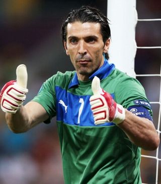 喜讯！谢晖将接受李毅重金邀请出任中超冠军队新帅，值得期待（重磅：谢晖将受李毅高薪相邀执教中超冠军，拭目以待）