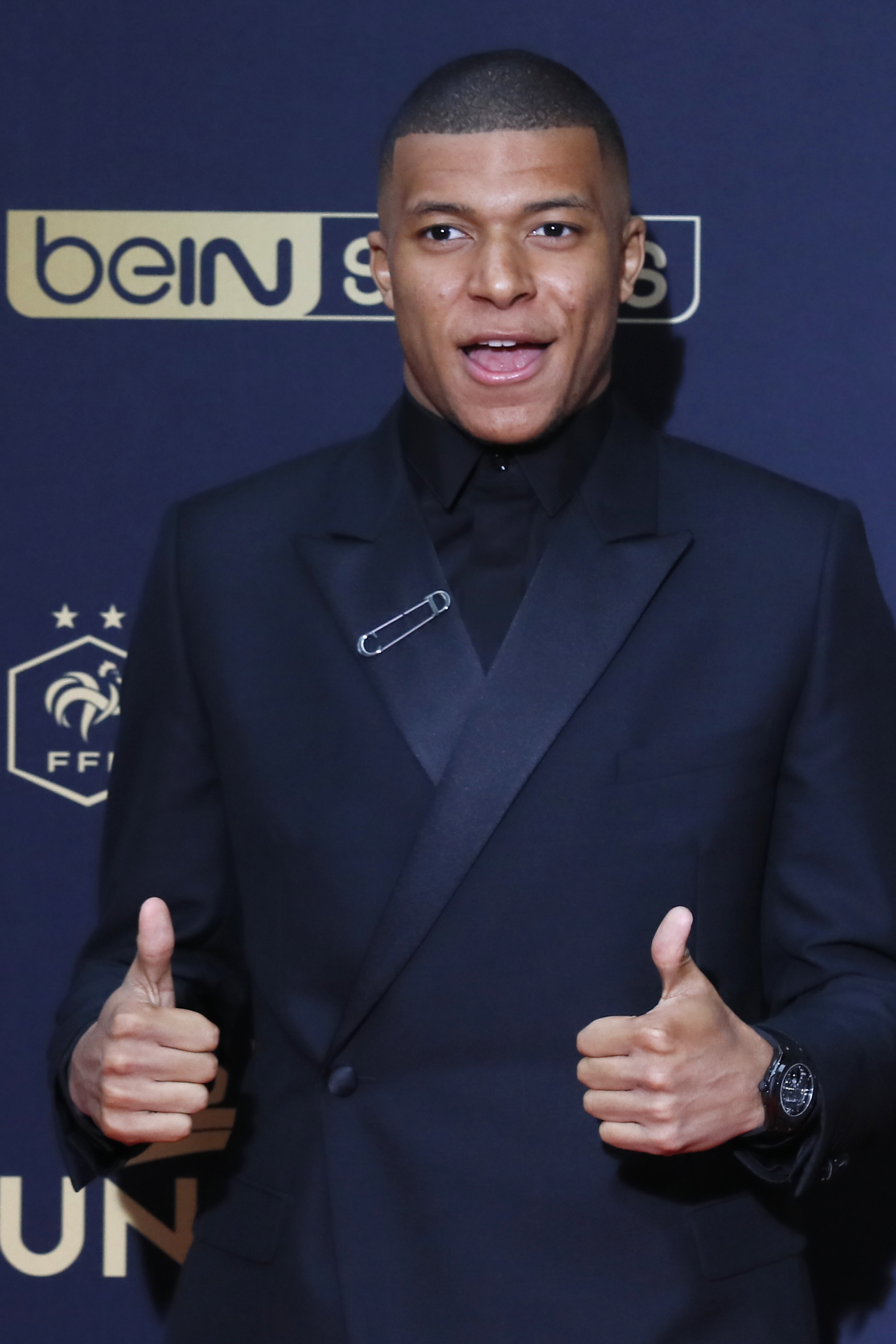 肖赧谈中超赛程安排：倒数第二轮不同时开球这一点就挺业余（肖赧评中超赛程：倒数第二轮未统一开球，显得很业余）