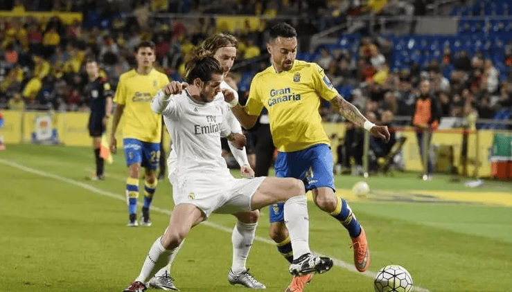 英超焦点战：利物浦主场迎战热刺,（英超重磅对决：利物浦坐镇主场迎战热刺）