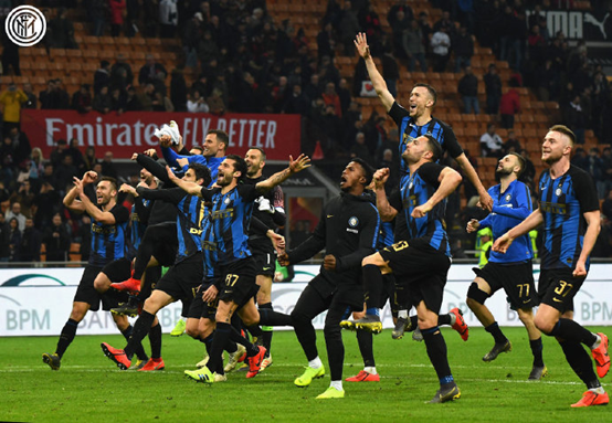 永远的科皇！拜仁在对阵圣保利赛前为科曼补办告别仪式（科皇不说再见！拜仁战圣保利前为科曼补办告别仪式）